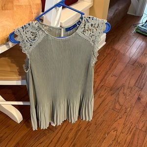 Apt 9 olive color sleeveless top with lace shoulders